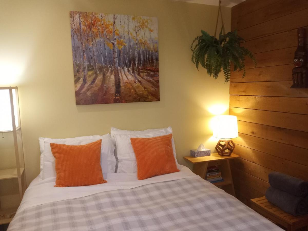Forest Sweet Retreat Hot Tub & Wood Fired Sauna Ucluelet Esterno foto