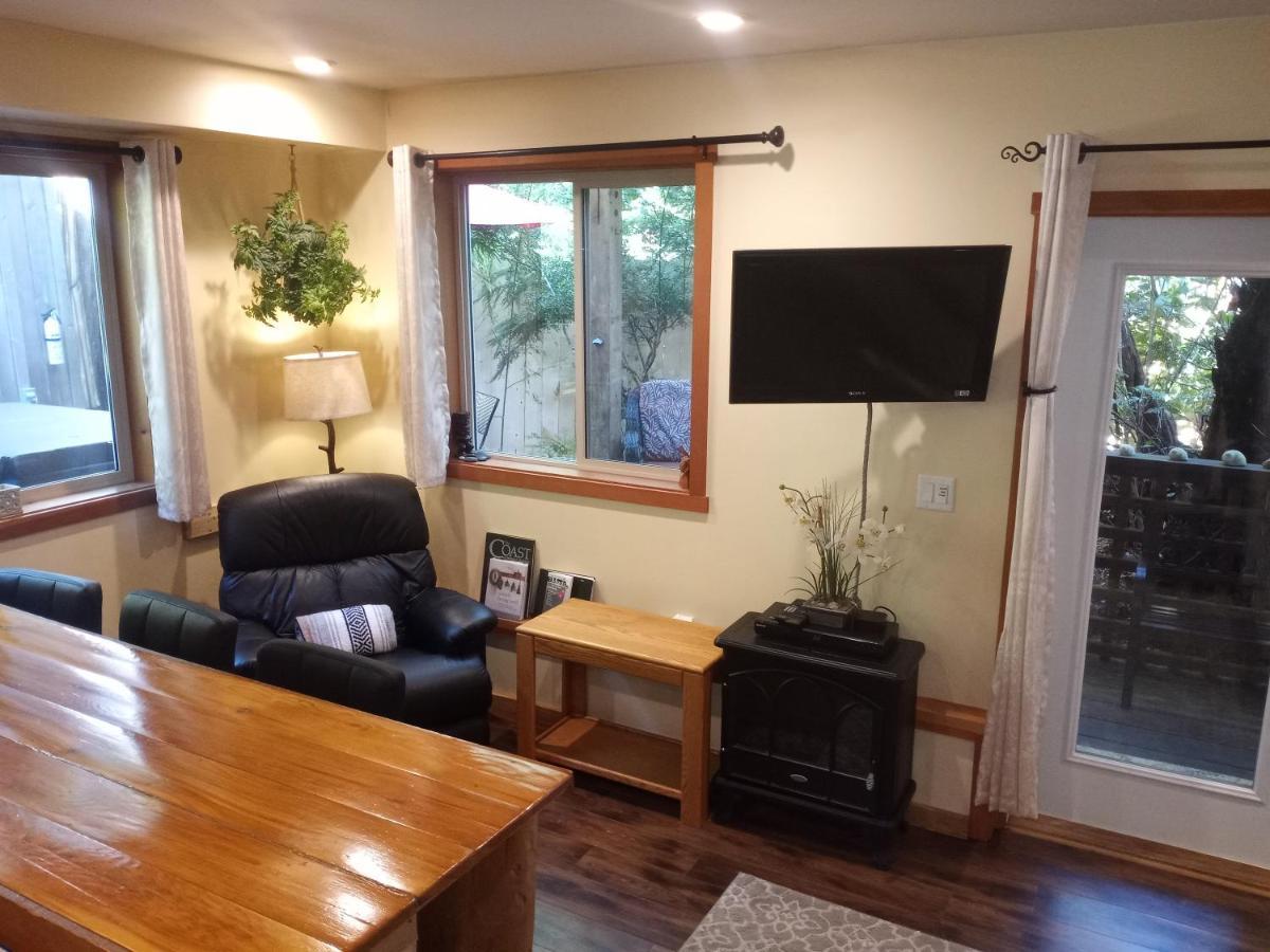 Forest Sweet Retreat Hot Tub & Wood Fired Sauna Ucluelet Esterno foto